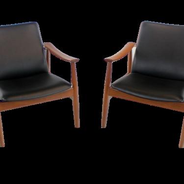 Rare Pair of Scandinavian Modern Armchairs Designed by Finn Juhl