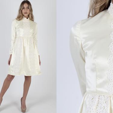 Plain 60s Knee Length Wedding Dress Vintage 1960s Ivory Satin Crochet Dress Lace Mock Neck Solid Long Sleeve Bridal Mini Dress 