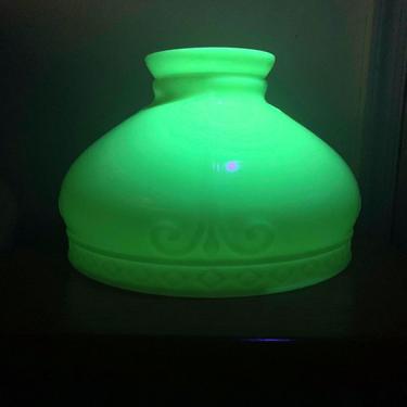 Vintage Akron Lamp Co Diamond Shade Uranium Glass Art Deco Custard Glass 