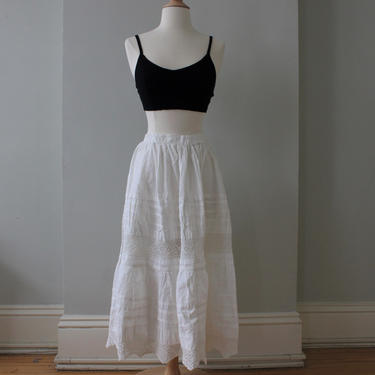 Vintage White Crochet Lace Tiered Full Knee Length Skirt Women's Size XS 