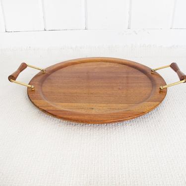Beautiful Midcentury-Modern Round Walnut Wood Tray with Brass and Wood handles 