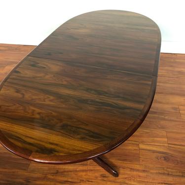 Rosewood Danish Modern Expandable Oval Dining Table With Two Leaves 