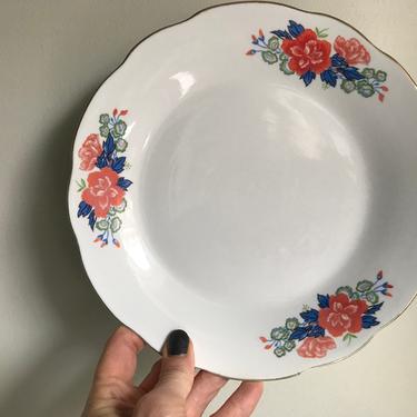 Chinese Style White Porcelain Plate with Blue and Coral Flowers 