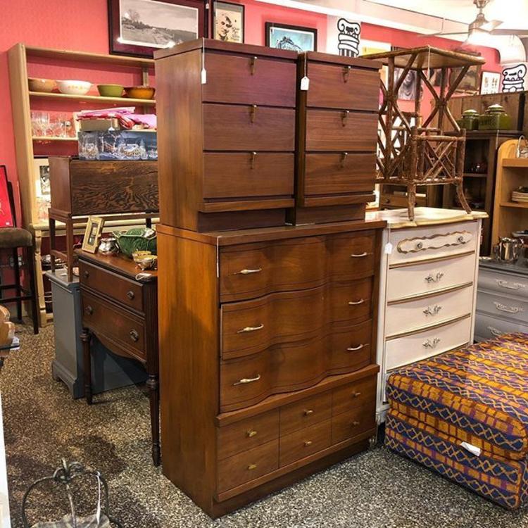 Mid Century Modern Chest of Drawers and Nightstands