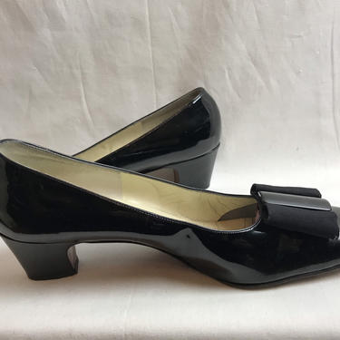 60’s vintage black patent leather shoes~ womens size 7~ shiny glossy low heel~ mod MCM shoes 