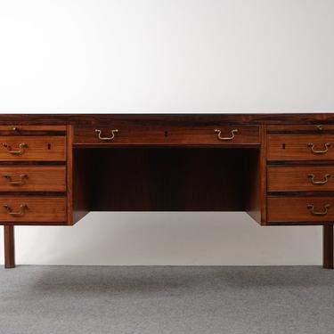 Danish Rosewood Executive Desk By Ole Wanscher - (318-134) 