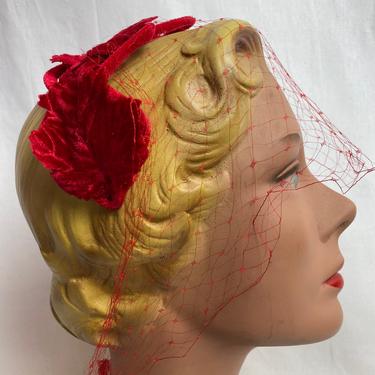 VTG Red velvet veiled fascinator hat 50’s-60’s women’s veil netted millinery hair band leaf pattern romantic open size 