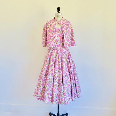 Vintage 1950's Pink Floral Cotton Fit and Flare Day Dress Matching Capelet Jacket Full Skirt Spring Rockabilly Swing 30&quot; Waist Medium 