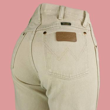 90s classic Wranglers. Casual beige. Mid/high rise.  30 x 32 
