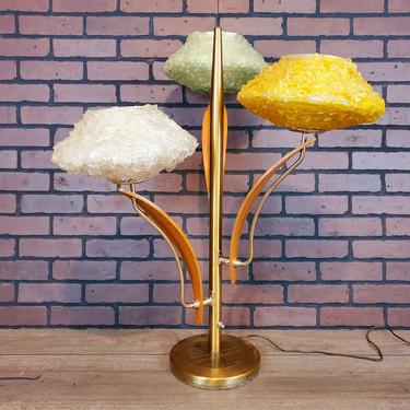 MCM Mid Century Modern Yellow, Green, and White Spun Spaghetti Lucite Saucer Shade Wood Teak Surfboard Table Lamp 