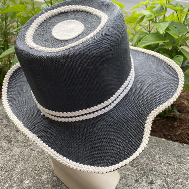 Vintage black & white sunhat~ woven straw color block hat~ 1960’s unusual design spiral bullseye stitching~ structured lightweight 