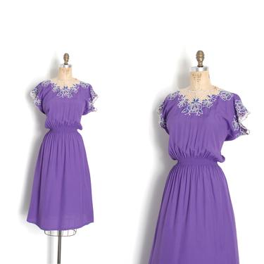 Vintage 1980s Dress / 80s Bali Cutout Lace Silk and Cotton Blend Dress / Purple ( S M L ) 