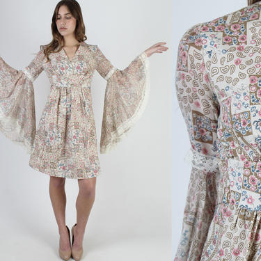 Patchwork Kimono Sleeve Mini Dress / Boho Ivory Paisley Angel Sleeves Dress / Vintage 70s Floral Old Fashion Frontier Mini Dress 