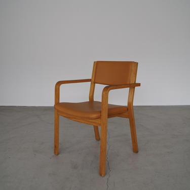 Lovely Mid-century Modern Bentwood Arm Chair by Thonet in Original Tan! 