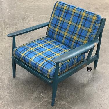 LOCAL PICKUP ONLY ———— Vintage Lounge Chair 