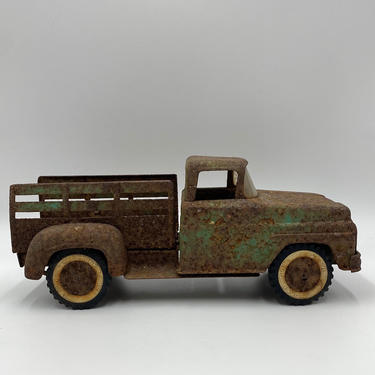 Vintage Rusted Tonka Pickup Truck