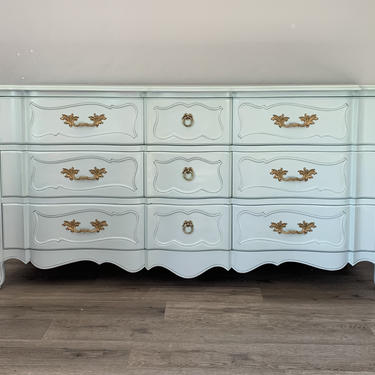 AVAILABLE! Thomasville Solid Wood Mint French Provincial Dresser 