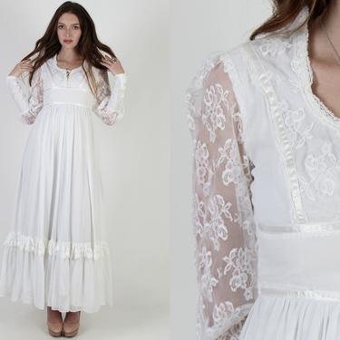 Victorian Gunne Sax Maxi Dress / Romantic Bridal Bohemian Wedding Gown / Vintage 70s McClintock Renaissance White Lace Corset Antique Dress 