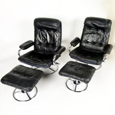 Pair of Reclining Lounge Chairs With Ottomans