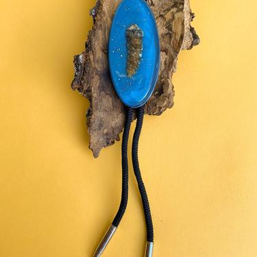 Vtg Unique Blue Glitter Resin Encased Cocoon Slide Pendant Bolo Tie on Black Nylon Cord with Silver Bullet Tips / Western Rodeo Necklace 