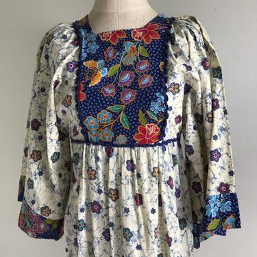 1970s Kimono Sleeve Maxi Dress Batik Festival Hippie Floral Small Size 32 Bust Vintage 