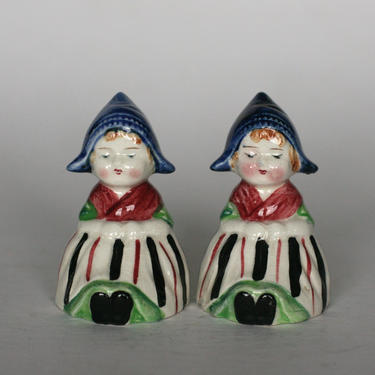 vintage Dutch girl salt and pepper shakers made in japan 