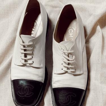 Vintage CHANEL CC Logo Cap Toe Black White Leather Oxfords Loafers Shoes eu 38.5 us 7.5 - 8 
