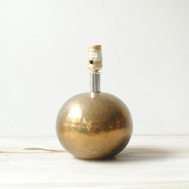 Vintage Hammered Brass Lamp, Table Lamp, Brass Lamp, Gold Lamp, Brass Ball Lamp, Globe Lamp, Mid Century Brass Lamp, Boho Lamp 