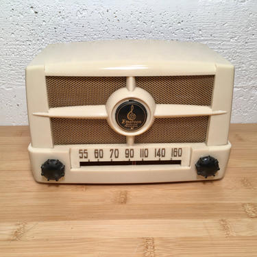 1949 Emerson  587B Ivory Plaskon AM Radio, Elec Restored 