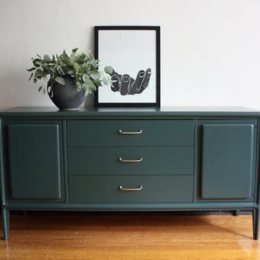 Hunter Green Mid Century Modern Credenza by Broyhill//Vintage MCM Media Console//Refinished Mid Century Dresser//Modern Sideboard/Buffet 