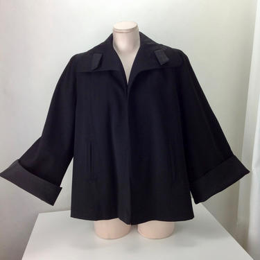 1940'S SWING Coat in Black Wool Gabardine / Rayon Cuff &amp; Collar Details / Shoulder Pads / Slash Pockets / Satin Lined / Women's Medium 