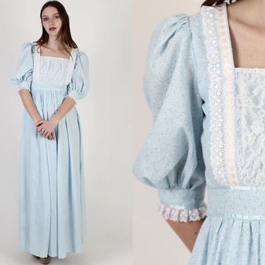 Vintage 70s Pilgrim Style Dress / Tiny Blue Floral Calico Country Dress / Womens Cottagecore White Lace Maxi 