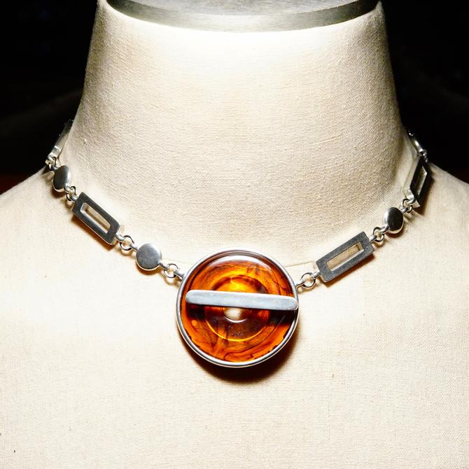 Vintage Modernist Ben Amun Amber Lucite Toggle Pendant Choker, Chunky Silver Necklace With Translucent Amber Donut Ring Pendant, 17 3/4&amp;quot; L 