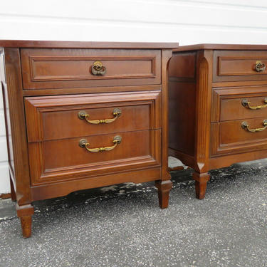 Mid Century Modern Pair of Nightstands Side End Tables 1615
