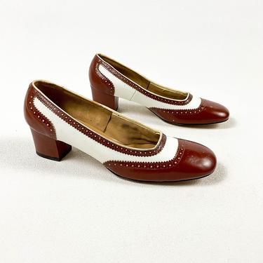 1960s Carol Brent Brown and White Saddle Shoe Style Pumps / Heels / Preppy / Size 8 / Mod / Round Toe / Low Heel / Twiggy / NOS / Vintage 