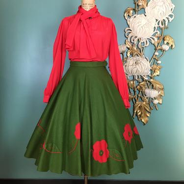 1950s christmas skirt, felt circle skirt, vintage 50s skirt, poinsettia, novelty print skirt, size x small, full, green and red, holiday, 24 