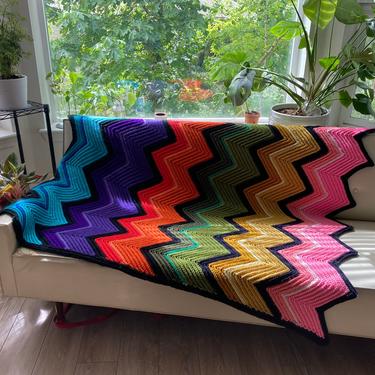 Stunning Vintage Rainbow Crochet Chevron Zig Zag Pattern Afghan Handmade Blanket 