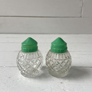 Vintage Small Medco Green And Crystal Salt And Pepper Shakers | Glass Diamond Patter Salt And Pepper Shakers, Rustic, Farmhouse Shakers 