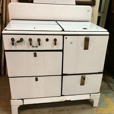 Vintage Magic Chef gas range.One of many antique stoves in stock!