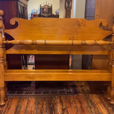Ball &amp; Vase Bed in Maple, Original Posts Circa 1830. Resized to Queen w/ Ram's Ear Headboard &amp; Blanket Rail