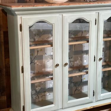 Gorgeous Display cabinet, hutch, China cabinet, sideboard, buffet, console table 