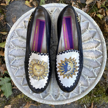 80s sz 6.5 Bennis Edwards celestial loafers / vintage 1980s black Susan Bennis warren Edwards sun moon embroidered novelty shoes flats 6.5 