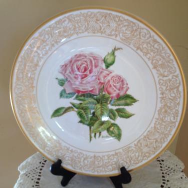 Vintage Decorative Plate Royal Highness design, depicting the &amp;quot;Queen Elizabeth Rose,'  Edward Marsall Boehm Rose Plate Collection 