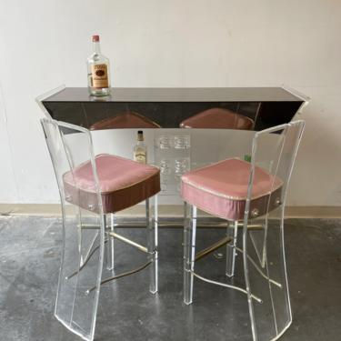 Post modern lucite and glass bar with stools in the style of Charles Hollis Jones. 