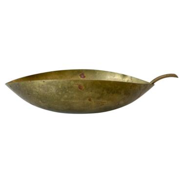 Sculptural Leaf Shaped Brass Bowl Simple Handle Italy 1960s Style Aldo Tura 