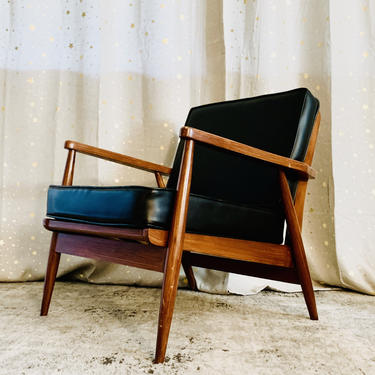 Mid century Danish Modern Low-slung Lounge Chair 