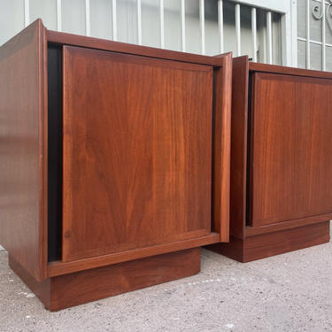 Mid Century Refinished Walnut Nightstands By Dillingham, Pair 