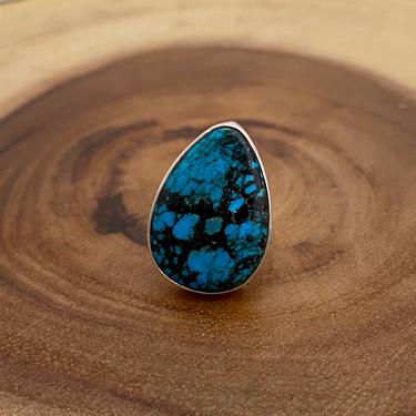 JUST A DROP Vintage Silver and Blue Turquoise Ring | Teardrop Turquoise Stone | 70s Navajo Style Jewelry, Southwestern | Size 6 1/2 