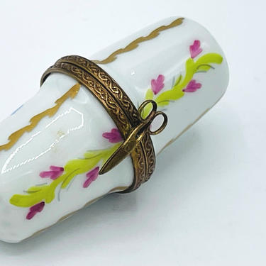Vintage Peint Main Limoges France Floral Sewing Thimble Trinket Box Scissor Clasp Hand Painted 