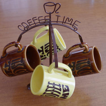 Enesco Japan It's Coffee Time Mugs with Wire Stand Mod set of 4 Vintage 1970s 